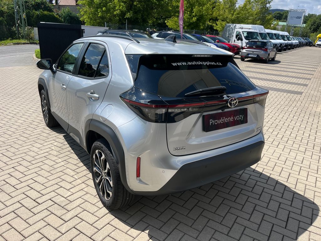 toyota-yaris-cross-1-5-hybrid-e-cvt-4x4-style - 3