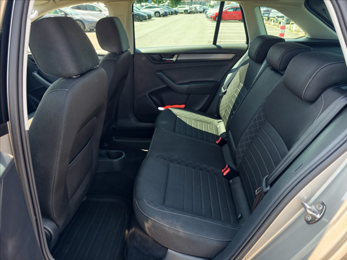 skoda-rapid-1-0-tsi-style-plus - 8