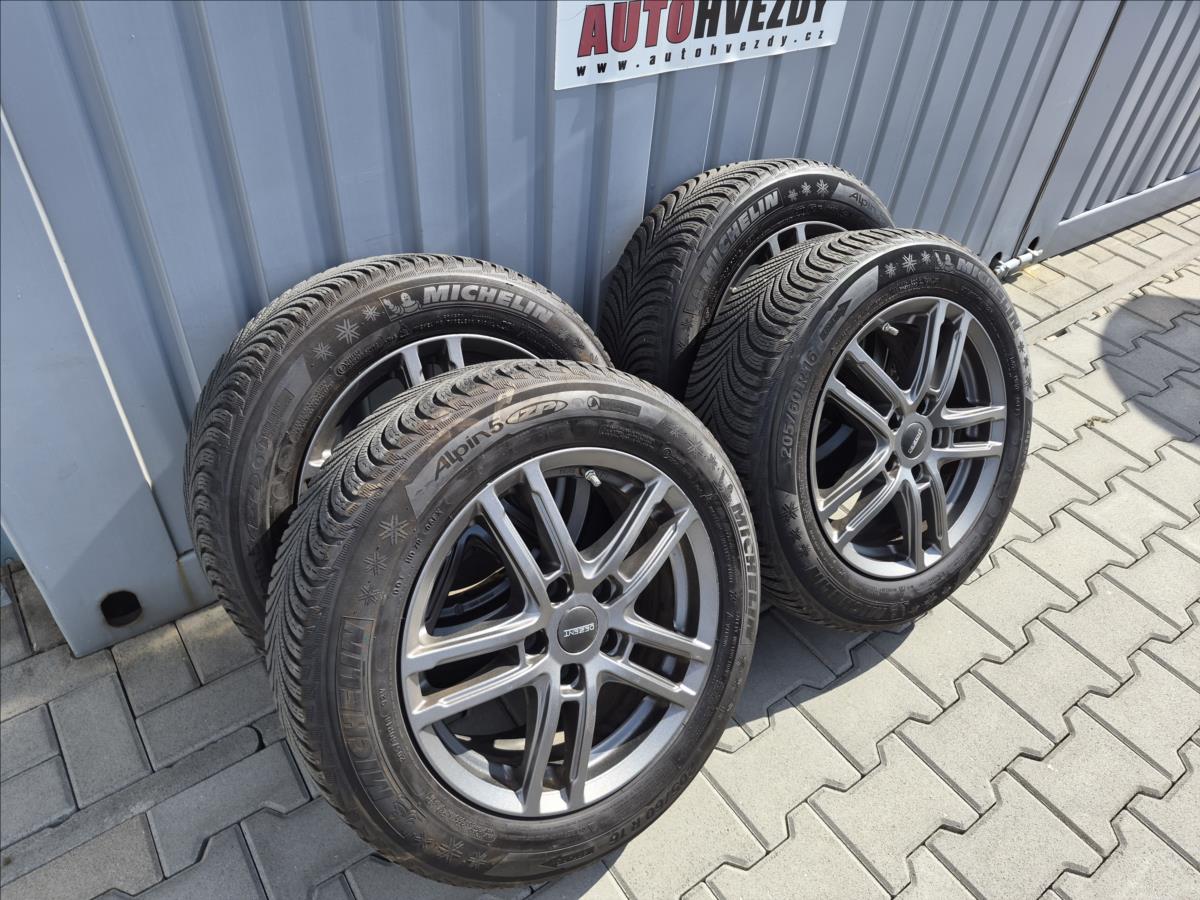 bmw-rada-2-1-5-218i-grandtourer-aut-cr - 6