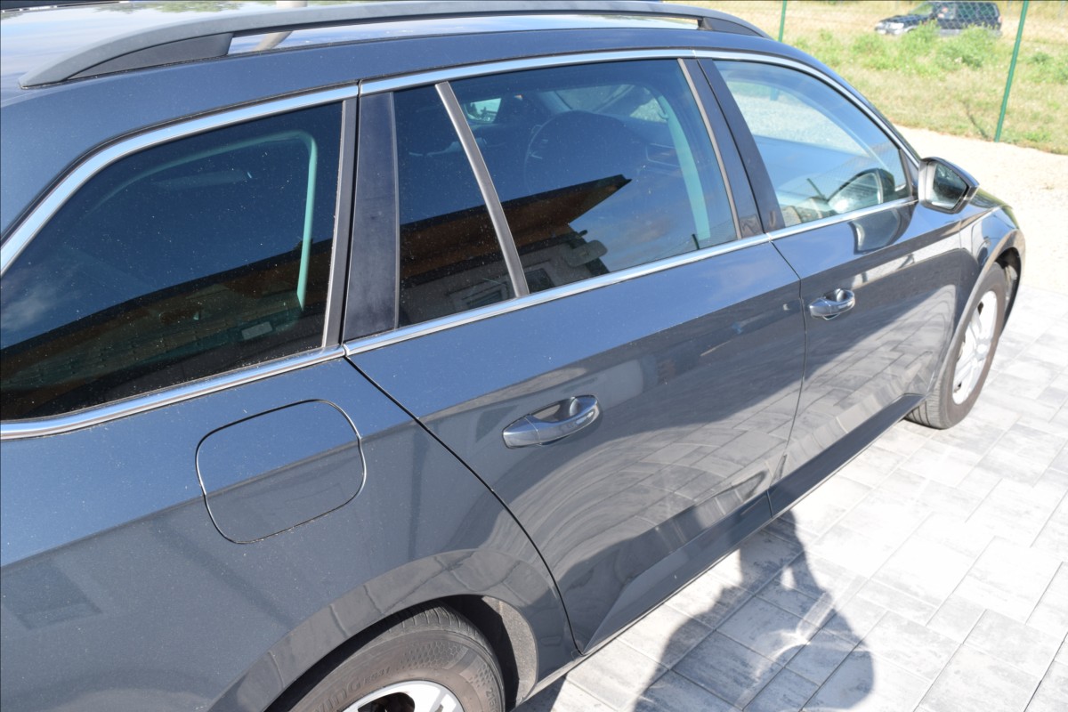 skoda-superb-2-0-tdi-110kw-nizke-km-dsg - 9