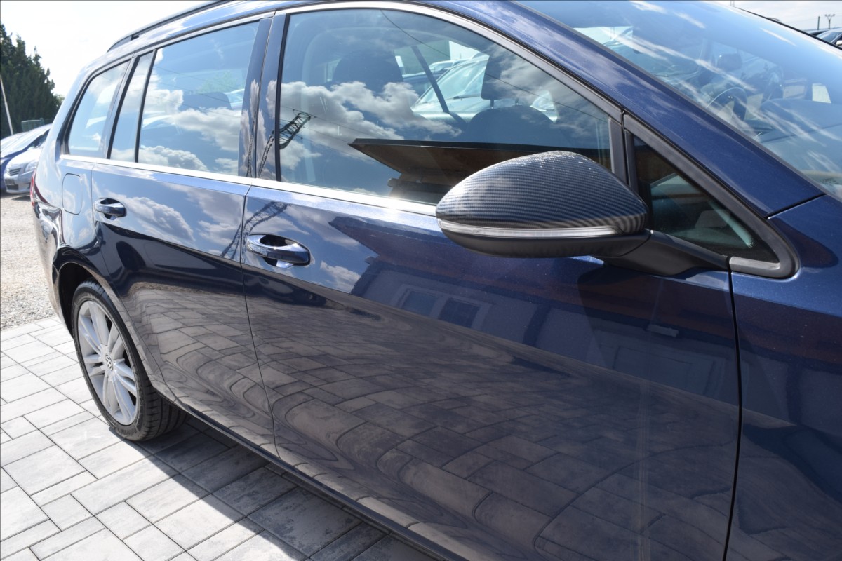 volkswagen-golf-2-0-tdi-110kw-kamera-xenony - 8