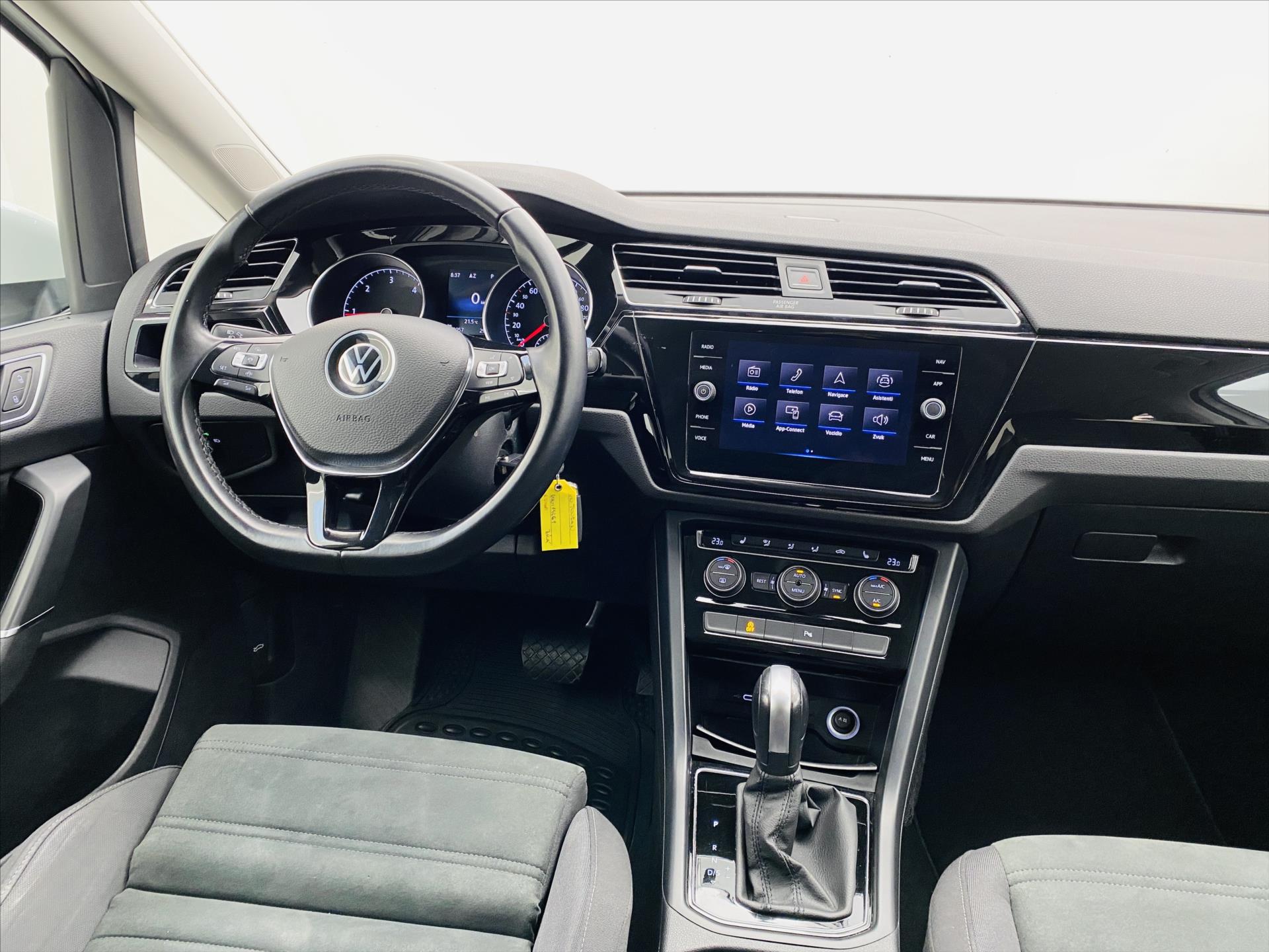 volkswagen-touran-2-0-tdi-dsg-110kw-highline - 8