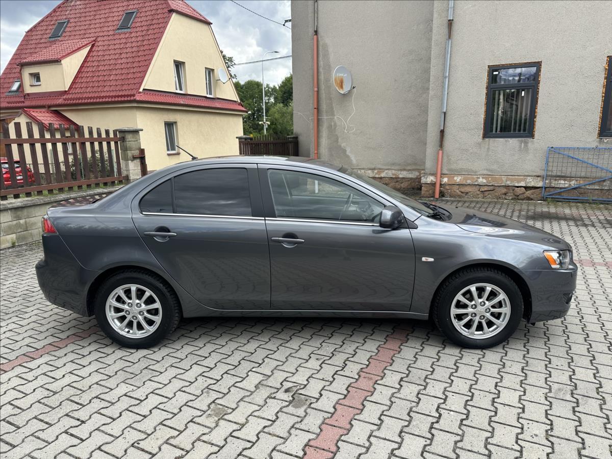 mitsubishi-lancer-1-6-33-tis-km-top-stav - 1