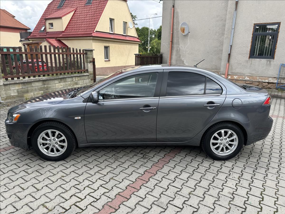 mitsubishi-lancer-1-6-33-tis-km-top-stav - 7