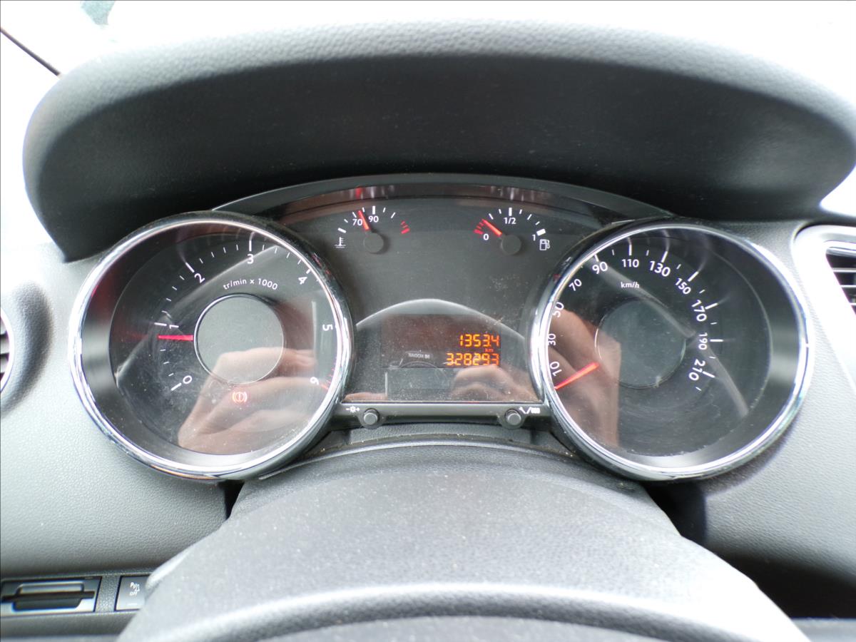 peugeot-5008-2-0-hdi-tazne-zarizeni - 7
