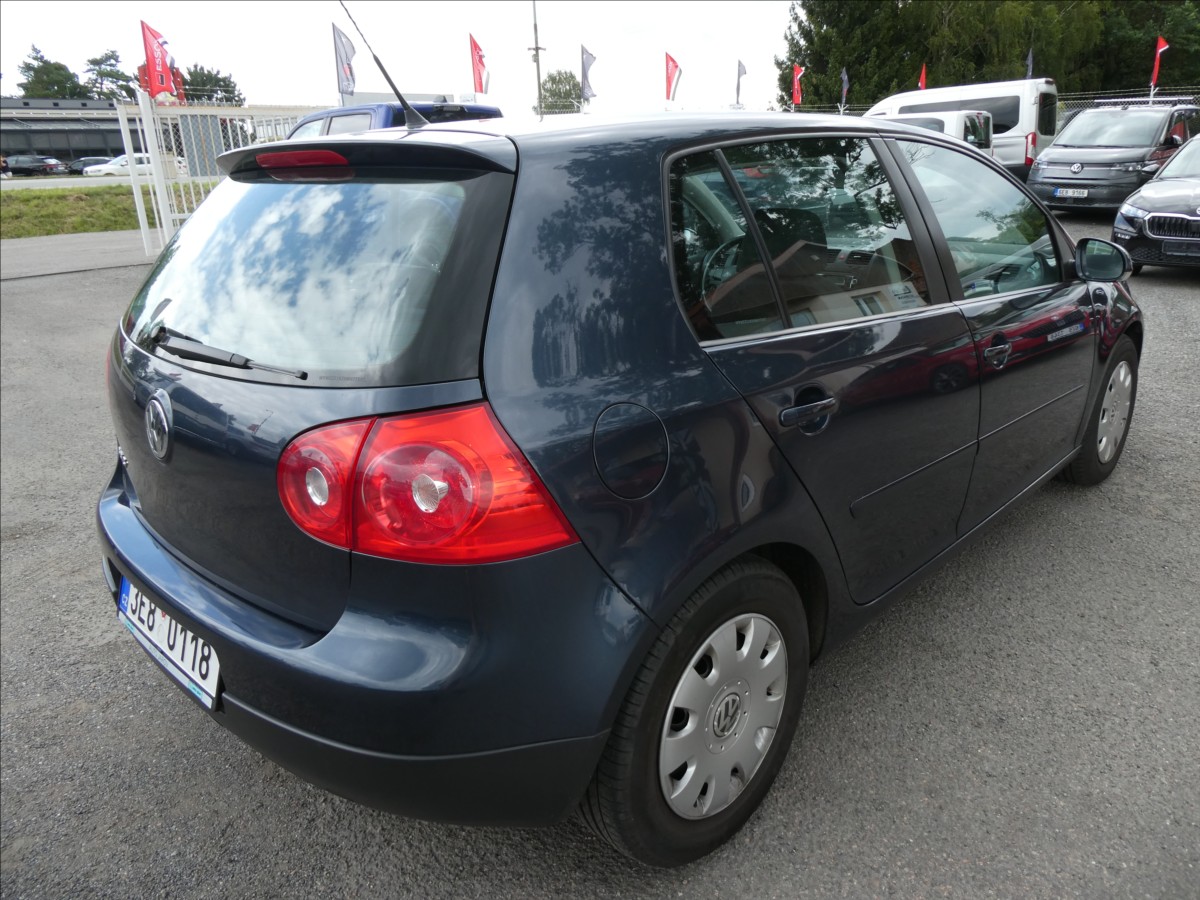 volkswagen-golf-1-4-i-16v-serviska-cr-2-majitel - 8