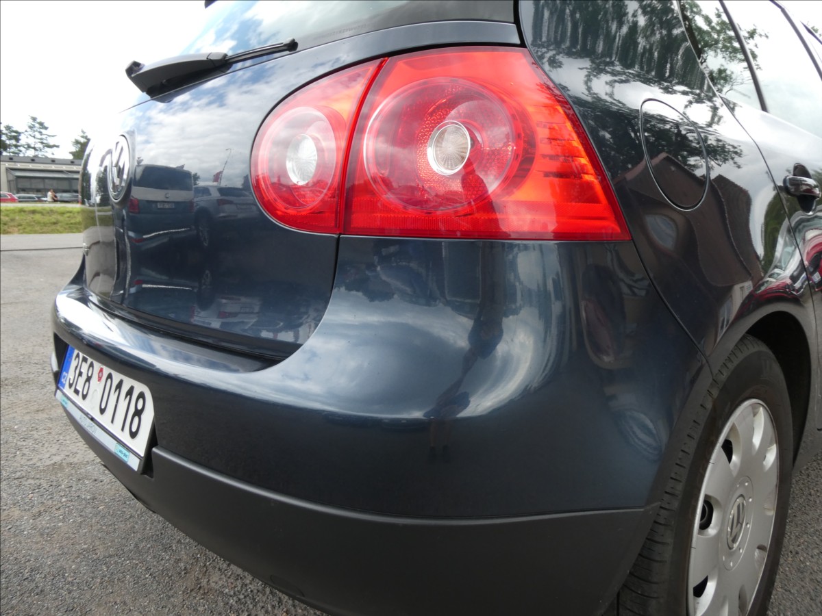 volkswagen-golf-1-4-i-16v-serviska-cr-2-majitel - 9