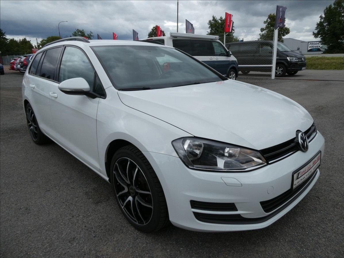 Volkswagen Golf 1,2 TSi 81kW 2x kola, serviska