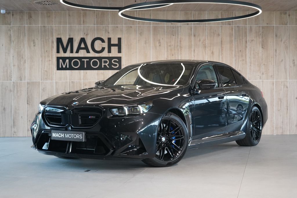 BMW M5 B&W, Ventilace, Panorama, HUD