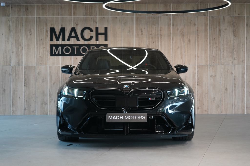 bmw-m5-b-w-ventilace-panorama-hud - 2