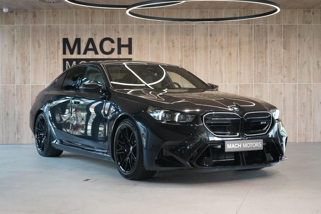 bmw-m5-b-w-ventilace-panorama-hud - 3