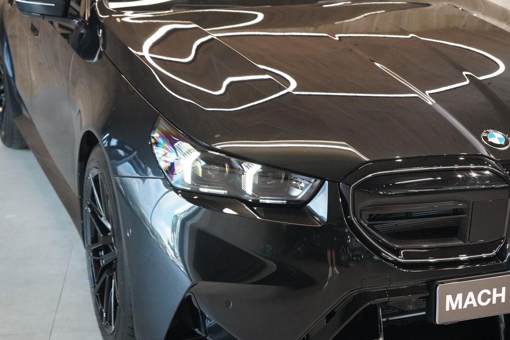 bmw-m5-b-w-ventilace-panorama-hud - 4