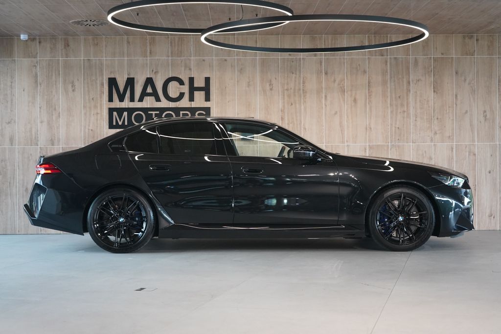 bmw-m5-b-w-ventilace-panorama-hud - 5