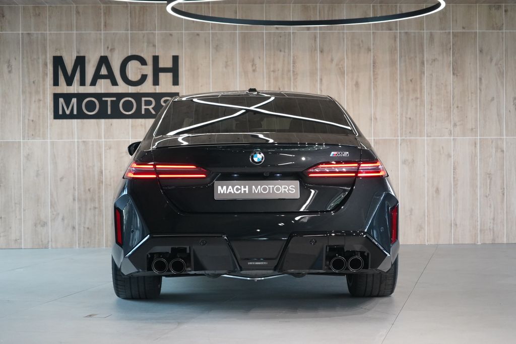 bmw-m5-b-w-ventilace-panorama-hud - 7