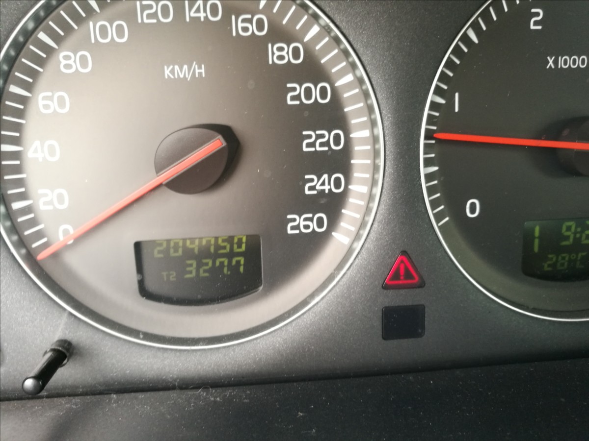 volvo-xc90-2-4-d5-awd - 5
