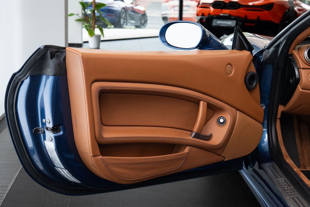 ferrari-california-vyhrivana-sedadla-keramicke-brzdy - 6