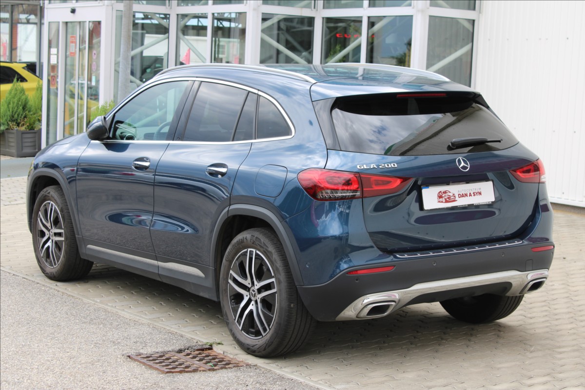 mercedes-benz-gla-1-3-200-1-majitel-cz-zanovni - 3