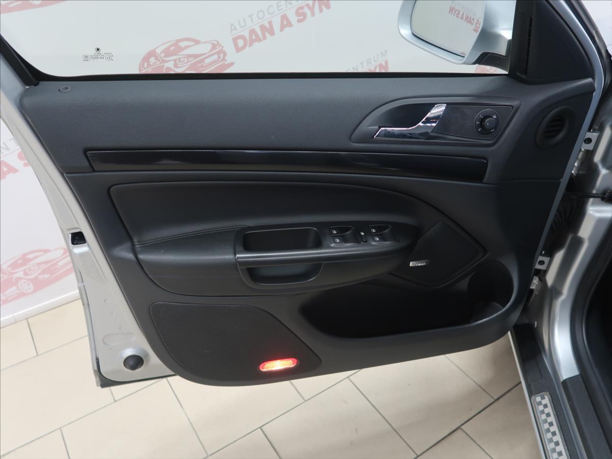 skoda-octavia-2-0-tdi-cr-rs-combi-nez-topeni - 9