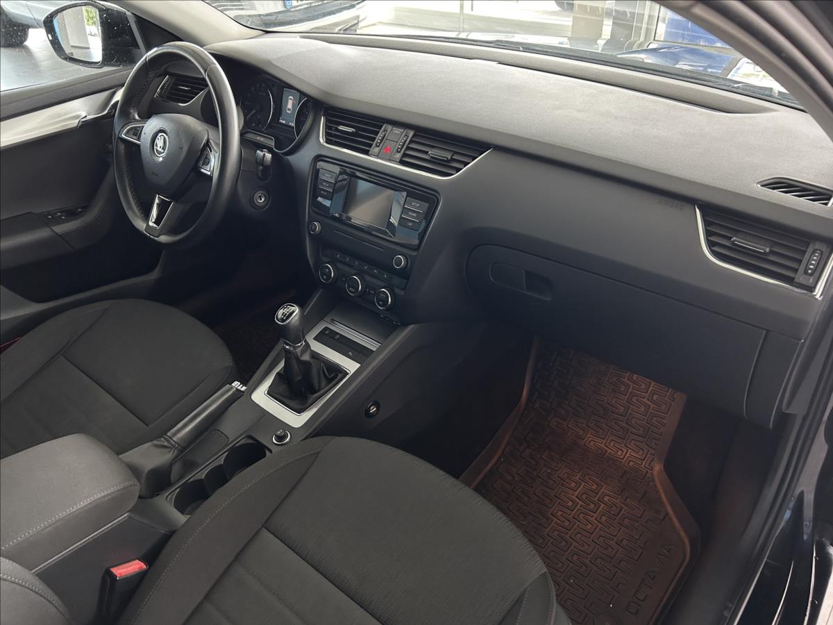 skoda-octavia-2-0-tdi-110kw-elegance-cr - 8