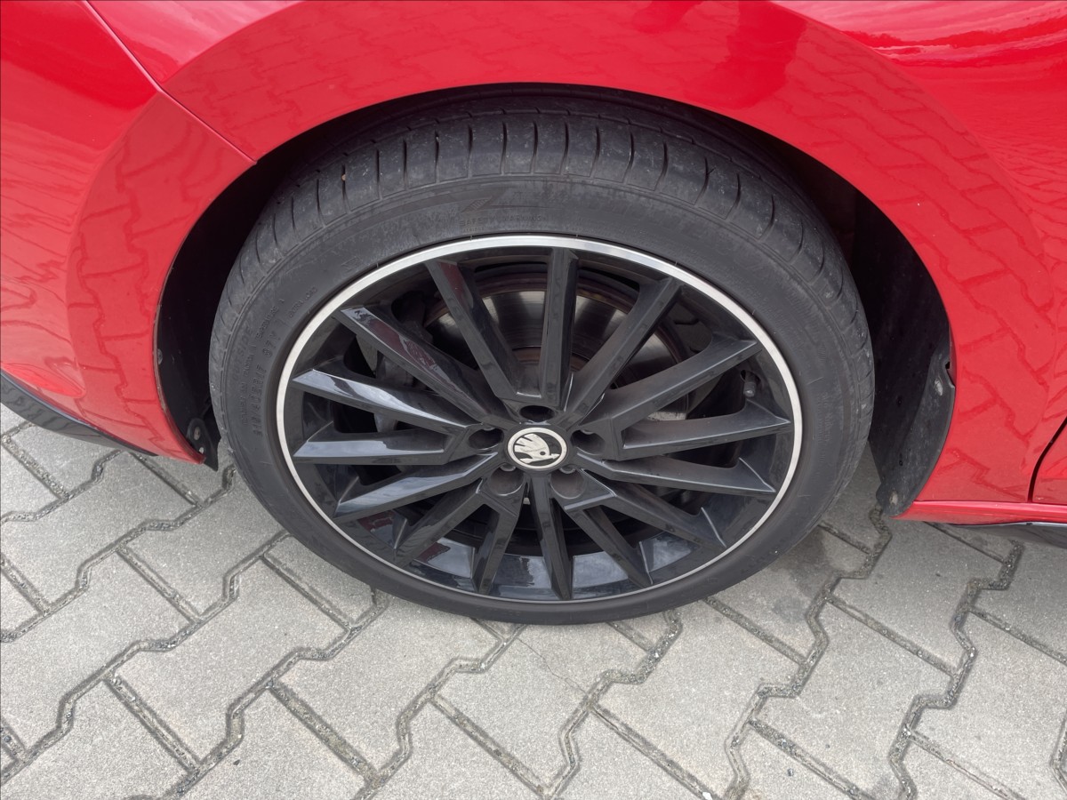 skoda-rapid-1-0-tsi-monte-carlo-digiklima-panorama - 5