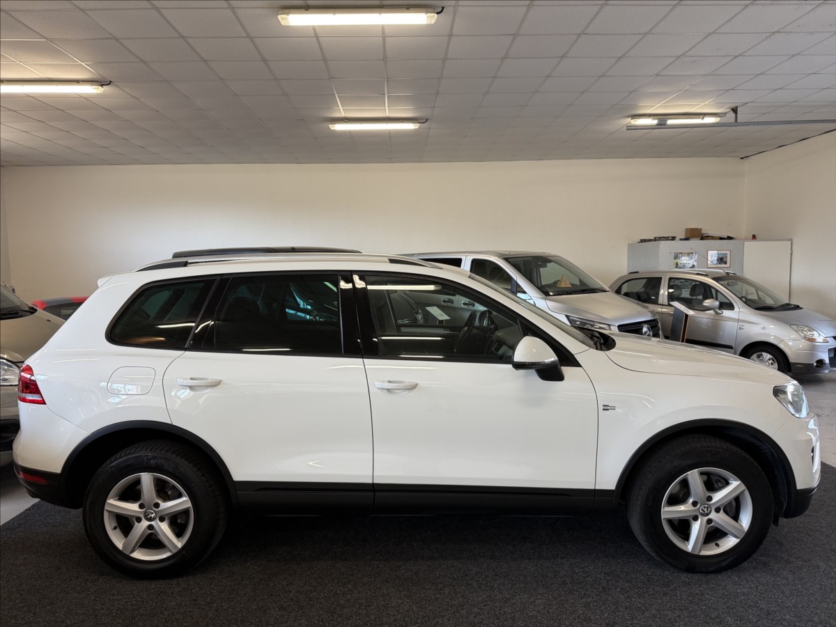 volkswagen-touareg-3-0-tdi-kuze-tazne-po-servisu - 3