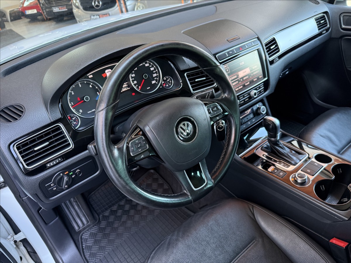 volkswagen-touareg-3-0-tdi-kuze-tazne-po-servisu - 8