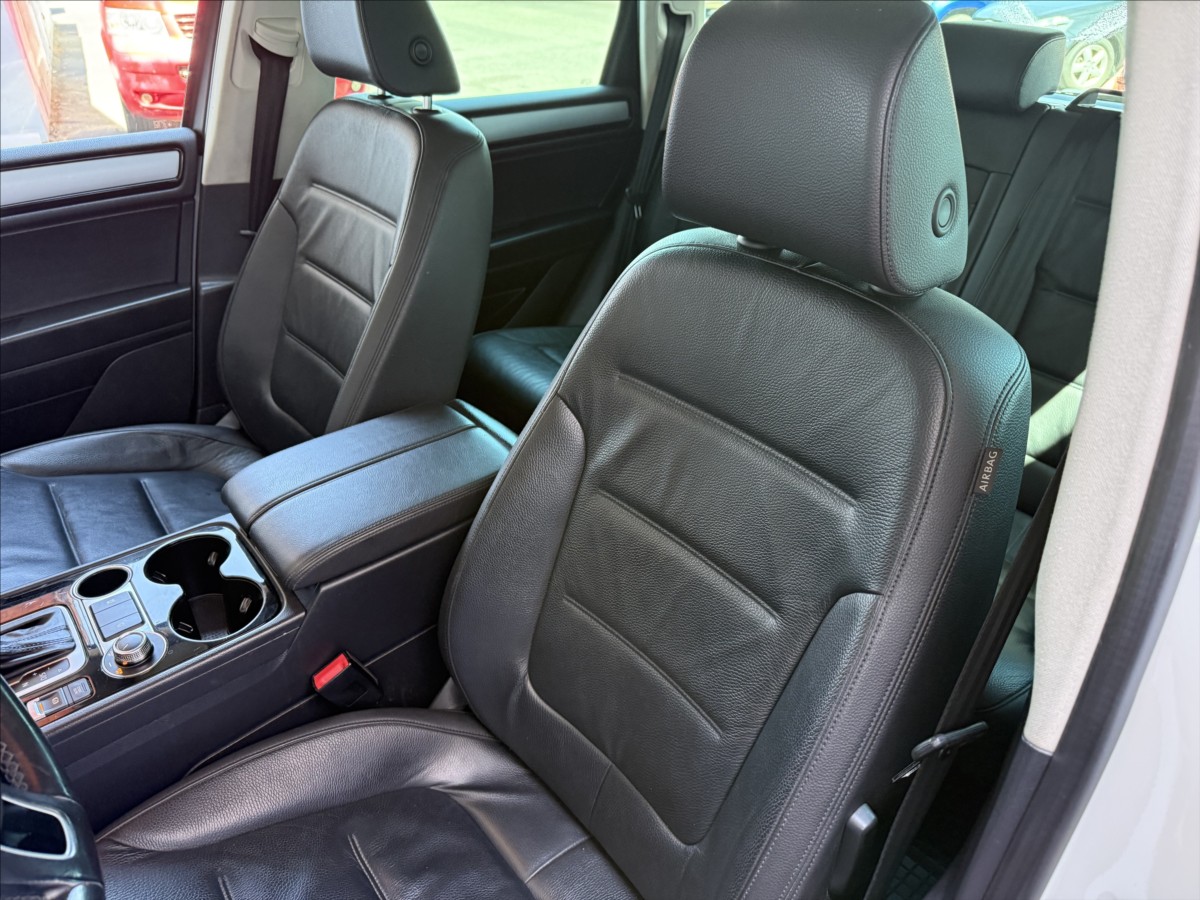 volkswagen-touareg-3-0-tdi-kuze-tazne-po-servisu - 9