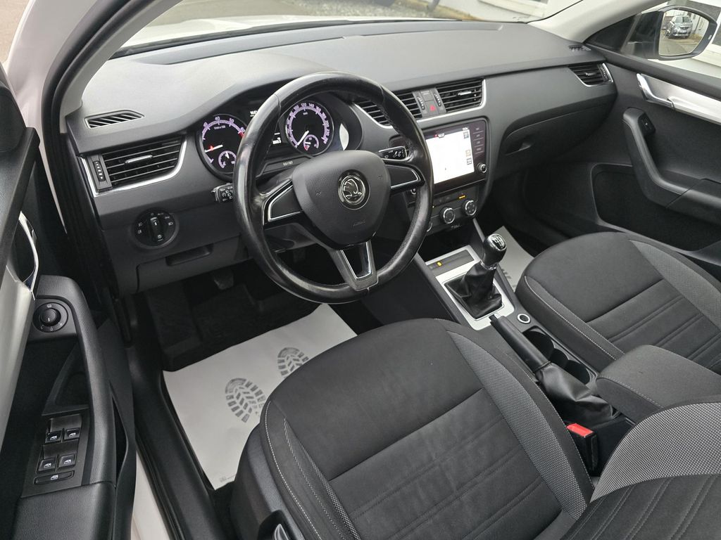 skoda-octavia-110kw-1-maj-cr-dph - 8
