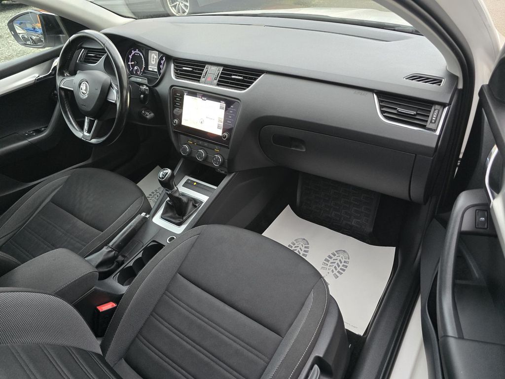 skoda-octavia-110kw-1-maj-cr-dph - 9