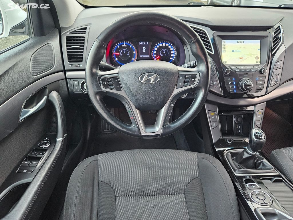 hyundai-i40-100kw-vyhrev-kamer-dph - 8