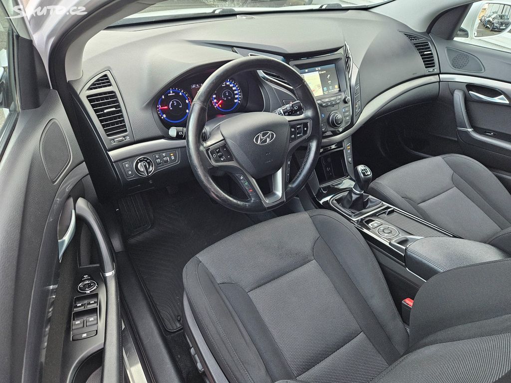 hyundai-i40-100kw-vyhrev-kamer-dph - 9