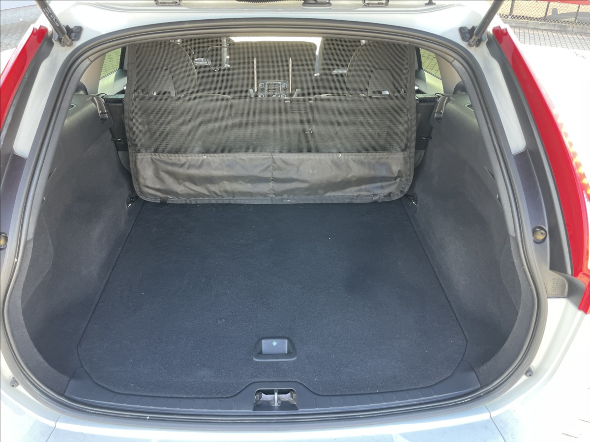 volvo-xc60-2-4-d4-geartronic-kinetic-awd-xenon-tazne - 8