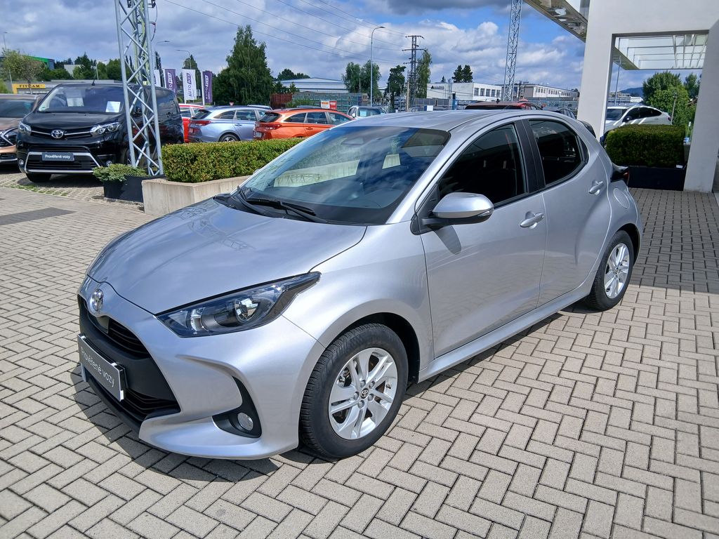 toyota-yaris-1-5-hybrid-e-cvt-comfort - 1