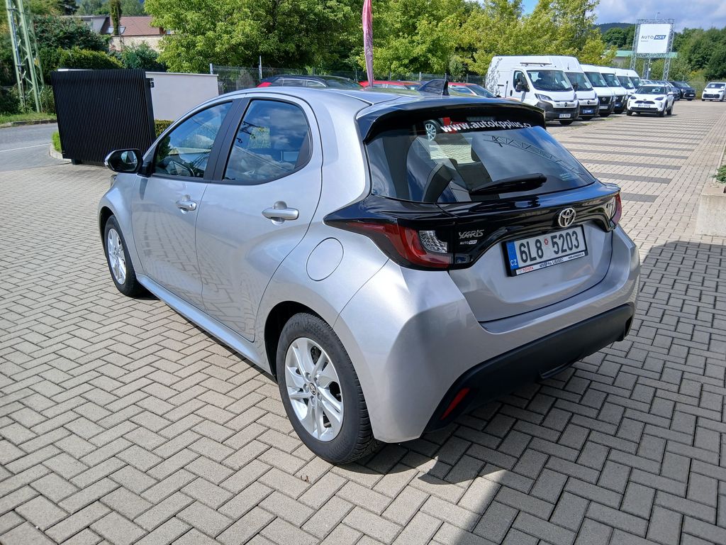 toyota-yaris-1-5-hybrid-e-cvt-comfort - 3