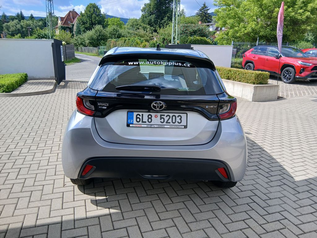 toyota-yaris-1-5-hybrid-e-cvt-comfort - 4