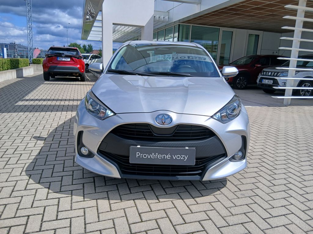 toyota-yaris-1-5-hybrid-e-cvt-comfort - 8