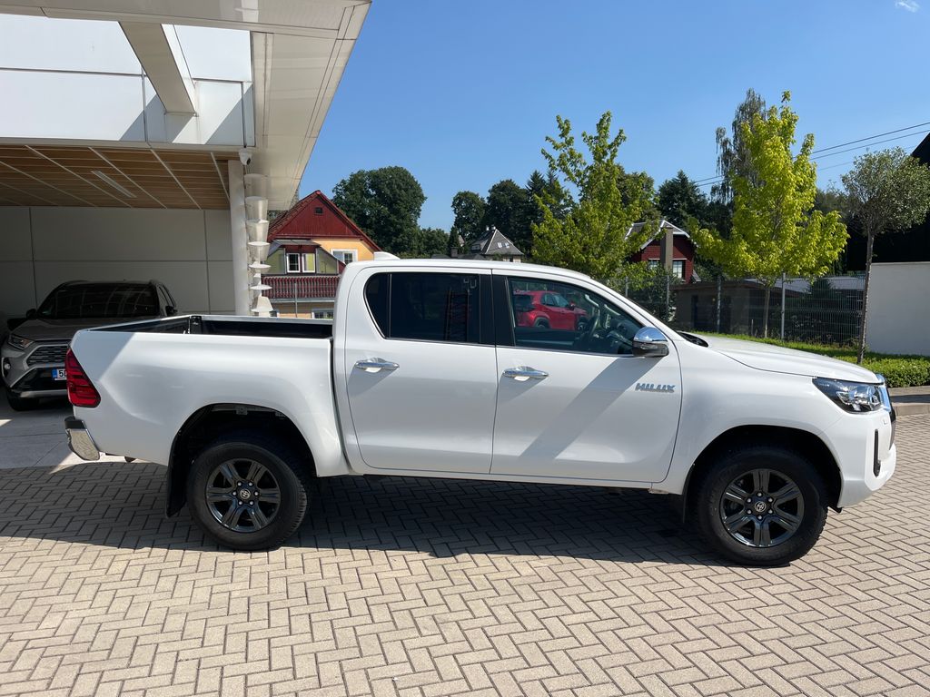 toyota-hilux-2-8-d-double-cab-4x4-active-at - 6