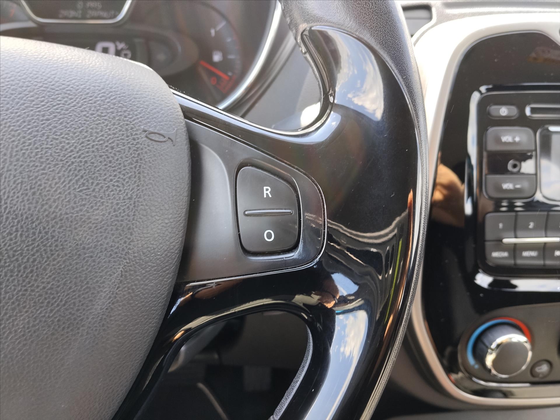 renault-captur-1-2-1-2tce-87kw-automat - 6