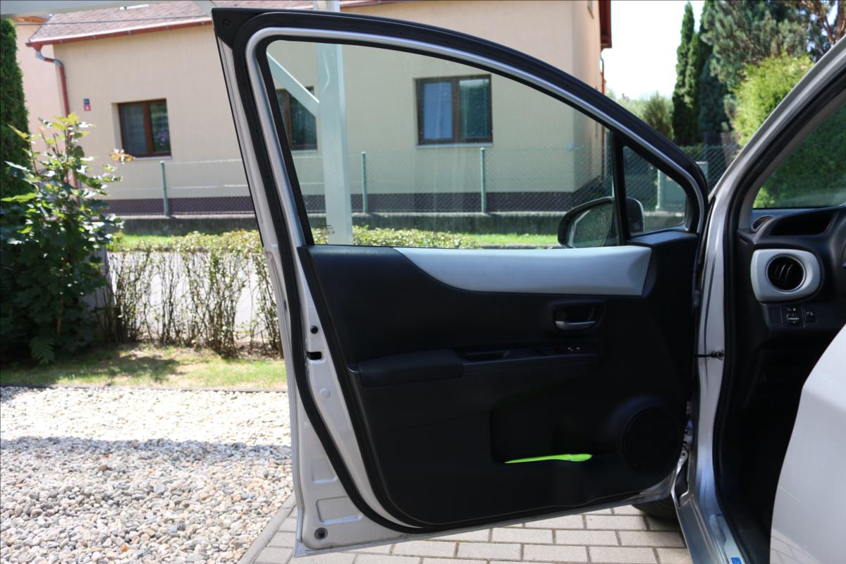 toyota-yaris-1-5-hybrid-automat - 9