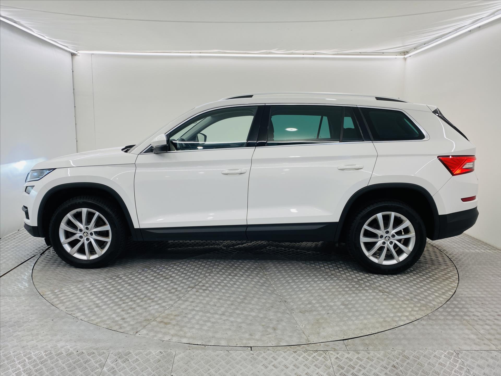 skoda-kodiaq-2-0-tdi-dsg-140kw-4x4-style - 2