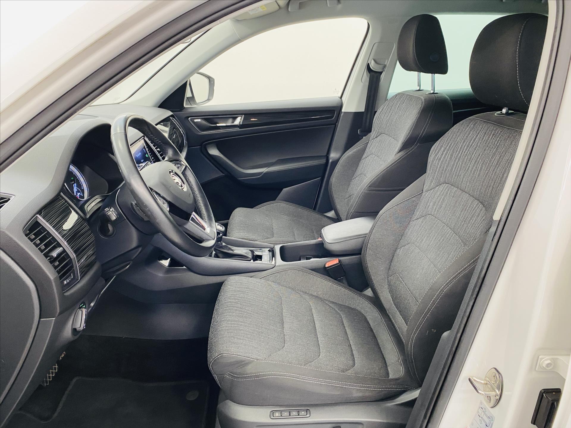 skoda-kodiaq-2-0-tdi-dsg-140kw-4x4-style - 4