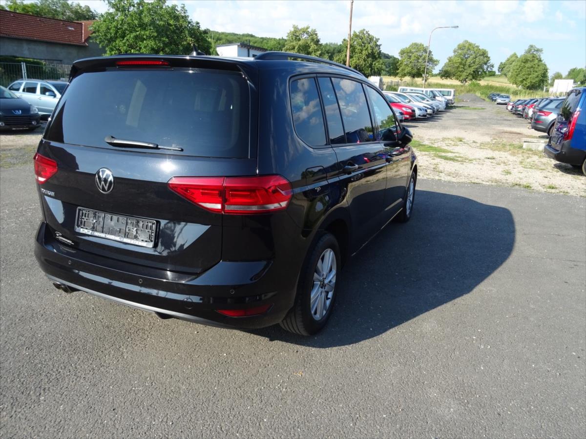 volkswagen-touran-2-0-tdi-110-kw-dsg - 2