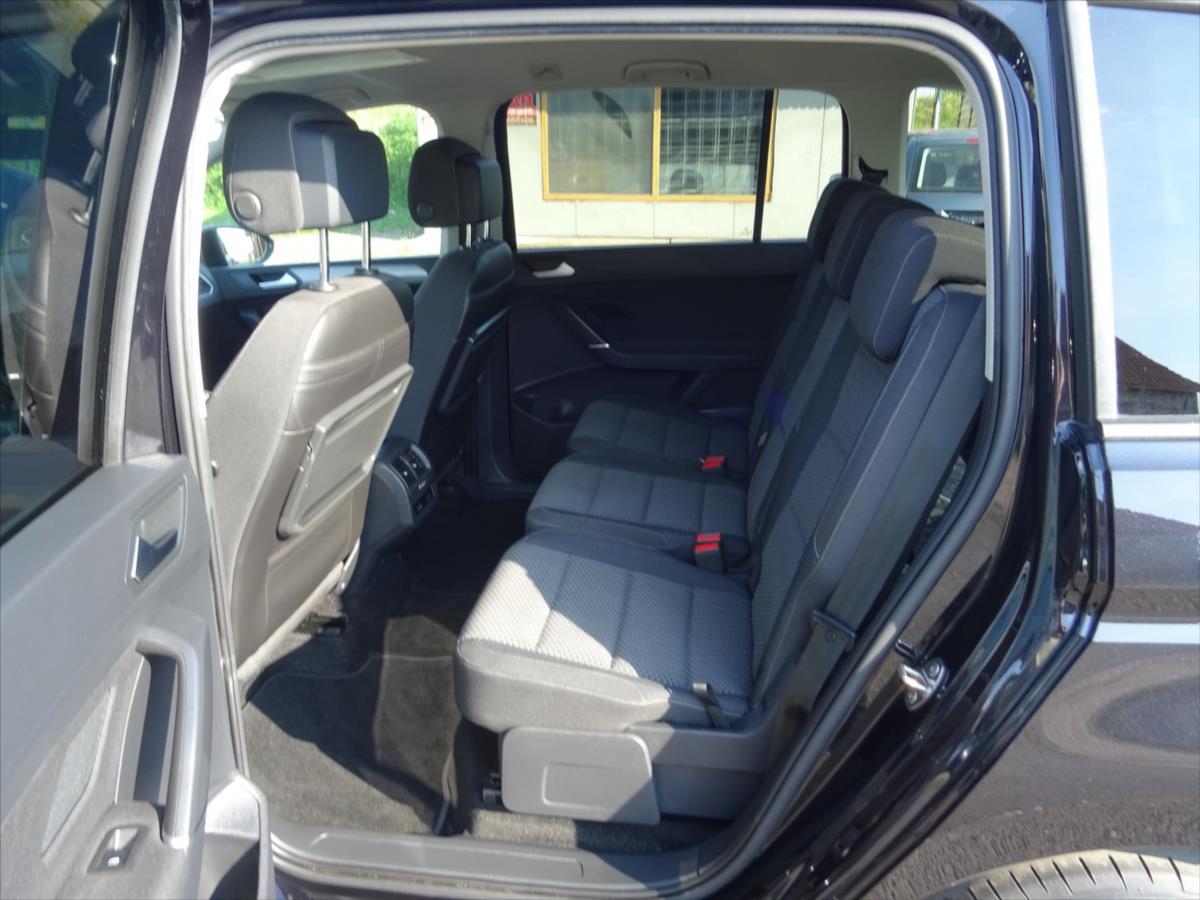 volkswagen-touran-2-0-tdi-110-kw-dsg - 7