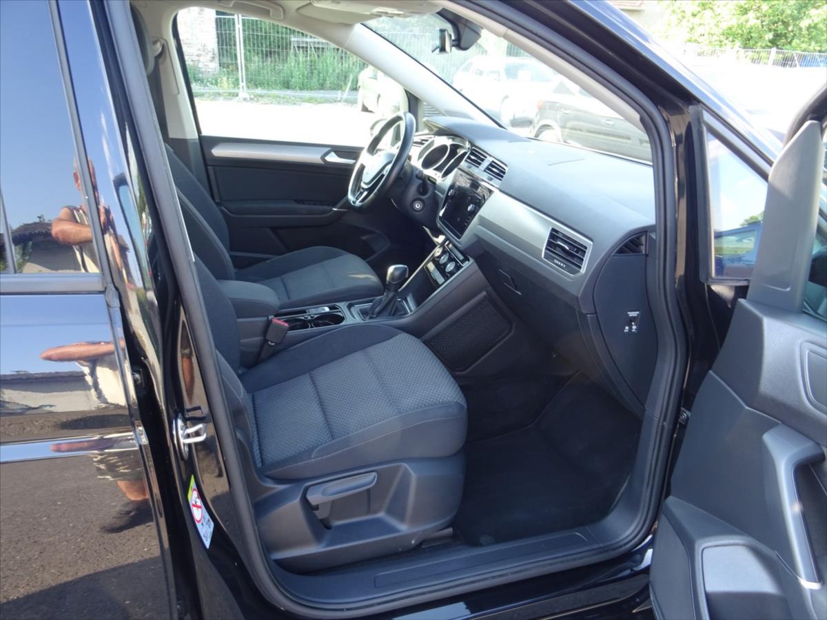 volkswagen-touran-2-0-tdi-110-kw-dsg - 9