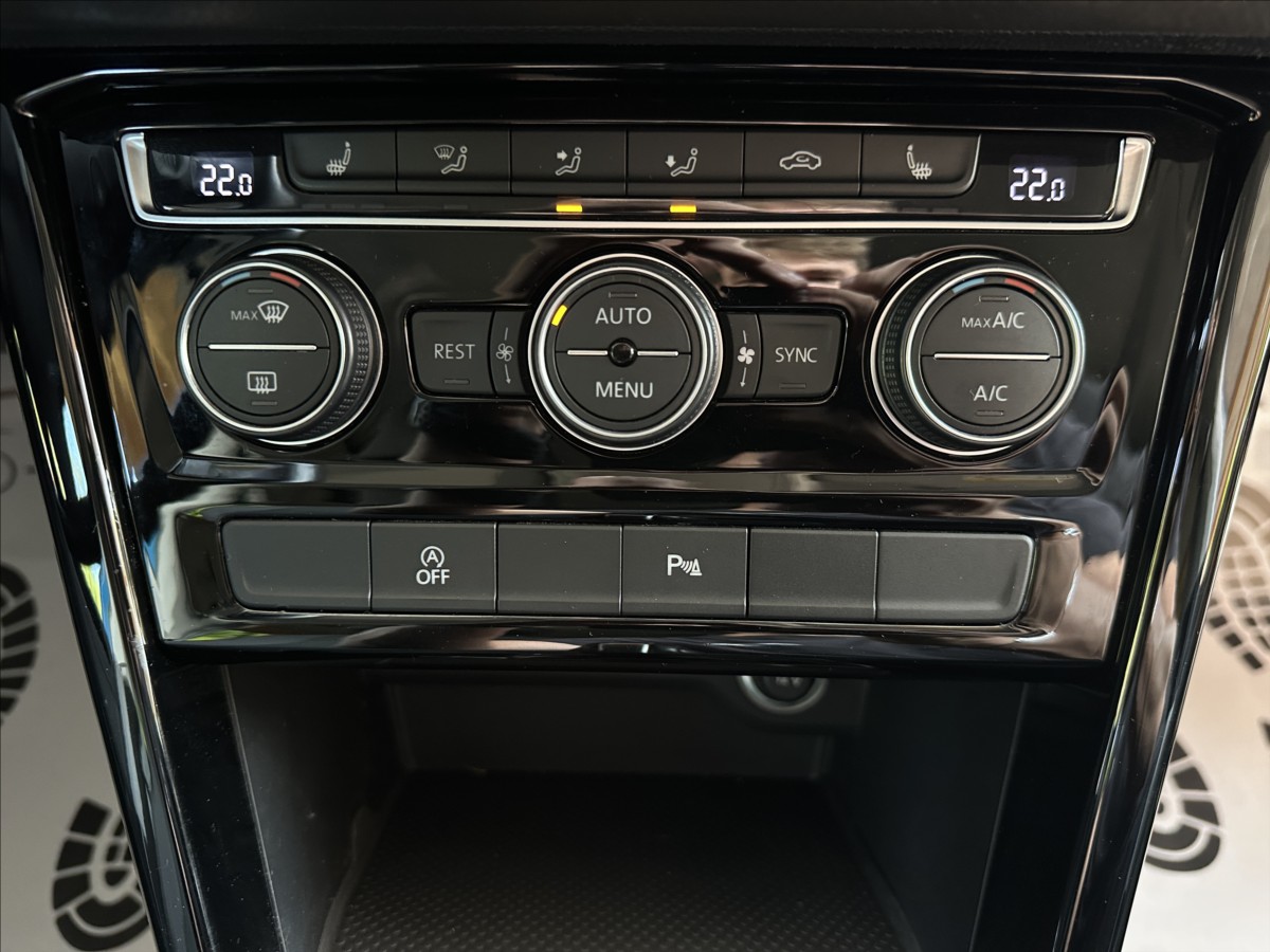 volkswagen-touran-1-5-tsi-110kw-dsg-highline - 9