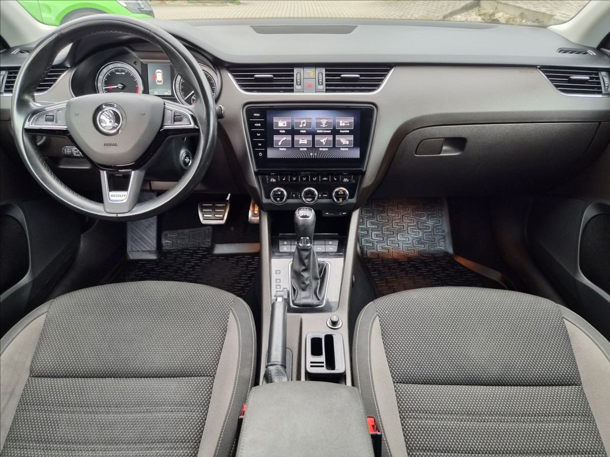 skoda-octavia-2-0-tdi-scout-webasto-kamera-tazne - 5