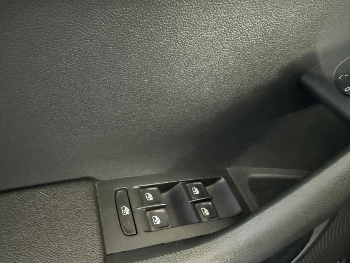 skoda-octavia-1-6-1-maj-serviska-dph-cr - 9