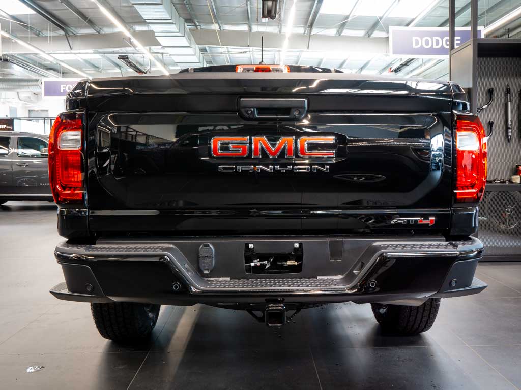 gmc-canyon-2-7-at4-premium-headup-2-lift - 3