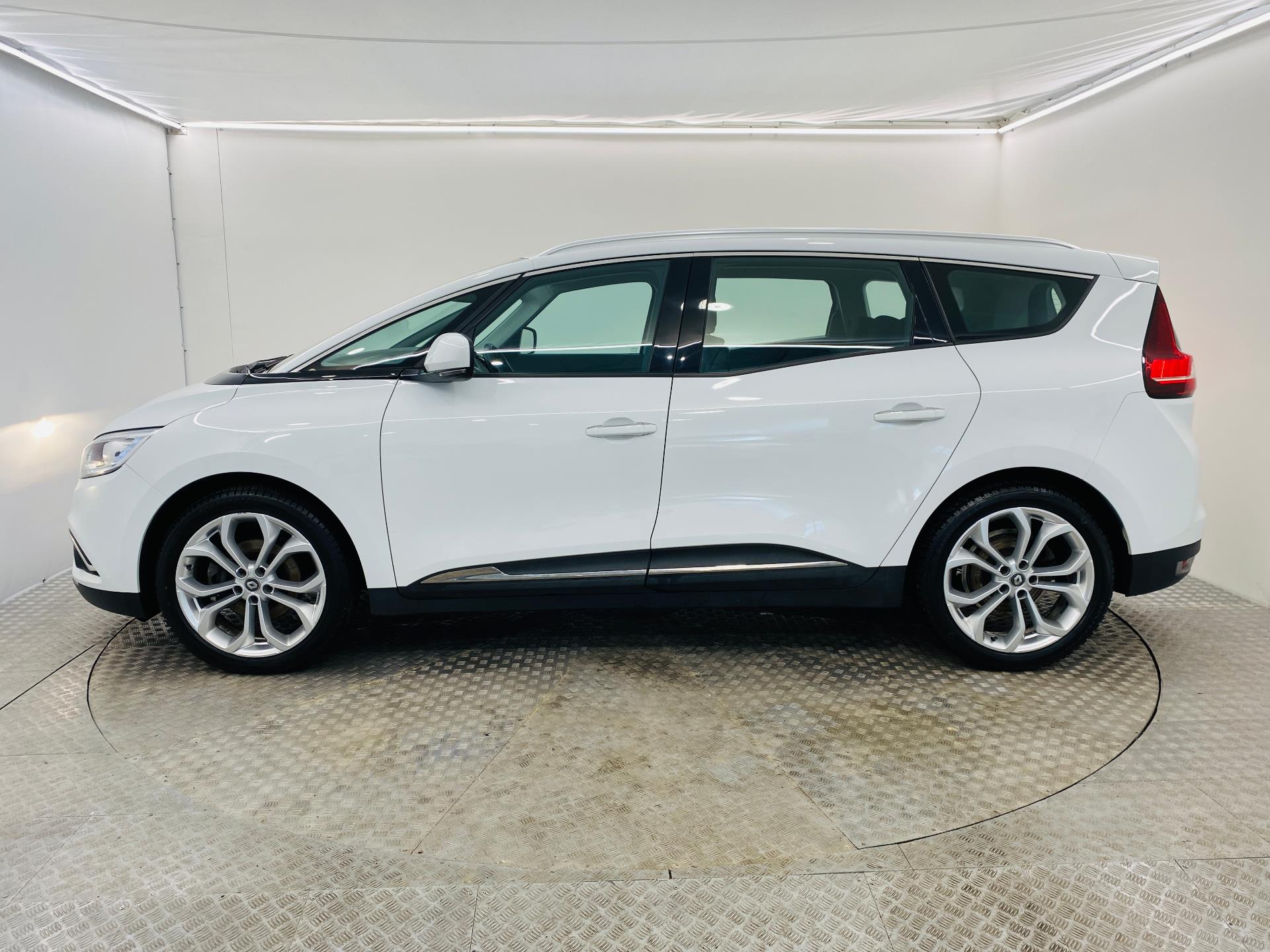 renault-grand-scenic-1-2-1-2-tce-97kw-intense - 2