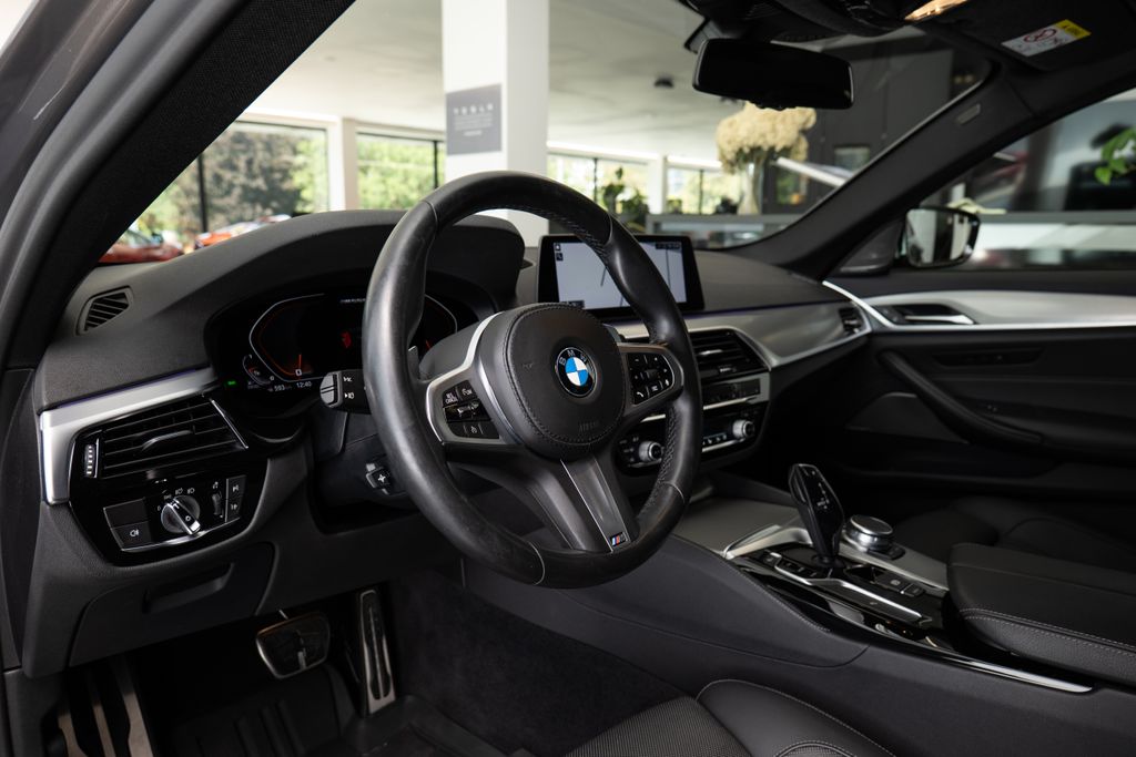 bmw-rada-5-m550d-xdrive-harmankardon-ventilovana-sedadla - 3